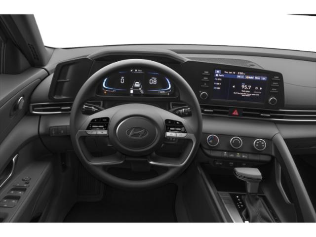 Intérieur moderne de la Hyundai Elantra 2026 Gatineau avec écran tactile